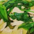 豬肝炒菠菜，是很好的「補血菜」，但豬肝吃多了，當心膽固醇超標