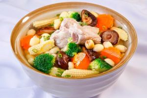 日本博士研發出的這個「五行蔬菜湯」竟有效抑制其癌症！連一般人喝了都健康滿分！