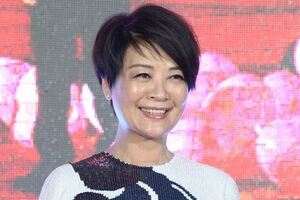 金馬女星重症化療坦言「連骨頭都痛」如今副作用「睫毛剩8根」她仍每天精心打扮：心情好病才會好