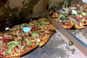 智能障礙人士「送Pizza不慎撞爛」　拒收外送費…一句話讓顧客泛淚