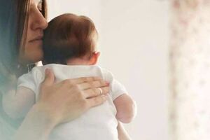 研究發現：嬰幼兒時期多抱抱，孩子長大聰明獨立社交好
