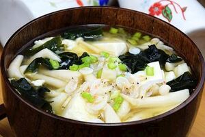 日式味噌湯的13種做法，味道濃郁鮮美，好喝又簡單