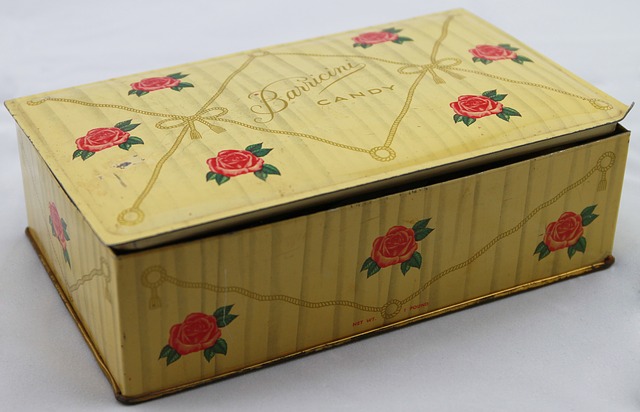 vintage-candy-box-936469_640.jpg