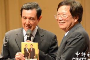 馬英九秀45年前憤青照　分享砸雞蛋經驗