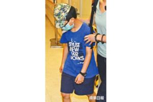深水埗榮昌邨單親媽媽殺B案，一夜間家破人亡的9歲男孩，默默地向身旁的警員說出了這句話，警察哭了，所有聽到或看到這句話的人，都哭了。