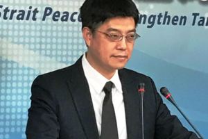 大事不妙了！邱垂正用這種語氣警告中國！。。。天哪他以為他是誰???我被他的殺氣嚇傻了。。
