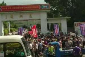 號外總統座車被攔下退軍弟兄們！刀已經架在脖子上了！弟兄們，只能繼續等死嗎？