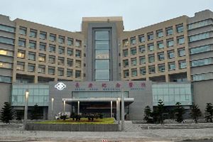 長庚爆發「醫師集體離職」後，如今又因為「這位大人物做了...」導致40年的聲譽毀於一旦！