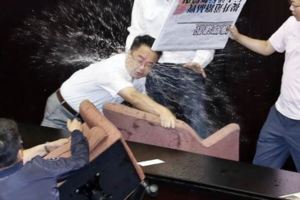 準!!!!!林為洲水球神準命中吳秉叡