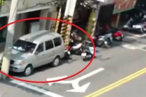 路人驚見2根電線桿間「超神停車術」，當我看到「駕駛下車」才發現竟是...激動到站起來拍手！