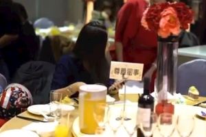 她參加婚宴白吃白喝遭抓包！惱羞成怒「灑果汁搶喜餅」...身分遭網友起底竟是「知名黨團」員工！