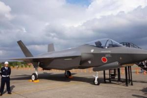 日本在地總裝第一架F35下線(圖6張)/ 美第200架F35出廠並交付日本，中媒》中國隱身戰鬥機生產需抓緊啦