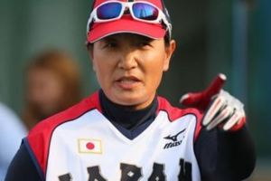 中國》超憤怒！抗日英雄任位凱之女入日籍致敬太陽旗！任彥麗你就不能要點臉？