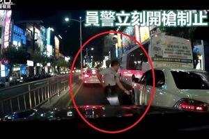高雄員警看到同仁「被嫌犯撞斷腿」急開5槍喝止，事後哽咽求助讓網友「淚推支持警察開槍」！