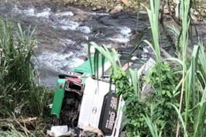 越南一客車墜入山谷導致3死18傷