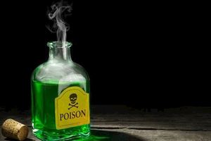 悲！燕麥罐裝有毒鎔劑街友喝下捧肚打滾亡
