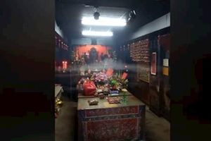 祥雲之兆！王母娘娘「坐在雲層上」飄半空顯神蹟　民俗專家驚見「白煙久久不散」：神明有指示