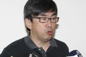 段宜康拒吞曲棍球　遭查封22萬立院薪資捐公益