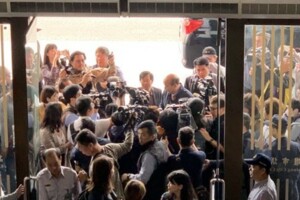 韓國瑜「市政總質詢」初體驗　陳抗團體「震撼教育」  