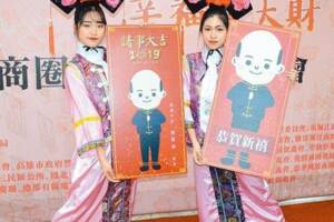 韓國瑜紅包三鳳中街開送！小女孩一句話讓韓總好內疚
