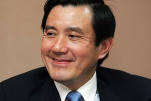 馬英九簽書跳海草舞 謝龍介跟簽促銷人山人海