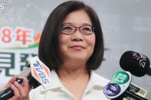 高雄人擠爆拿小英紅包　管媽批：韓流被炒作！人民會呈現真相
