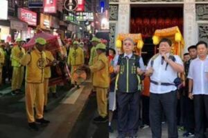 百年罕見！大甲媽、白沙屯媽祖「同時起駕繞境」　2大女神難得相遇「廟方一句話神解」