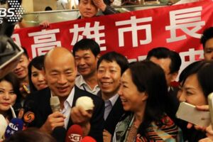 韓國瑜爆料「我老婆很兇」 李佳芬苦笑這樣回