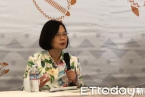 打斷記者問國內選舉議題　蔡英文轉頭問府發言人：剛沒溝通？