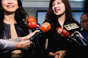 小甜心韓冰人氣旺 李佳芬親曝教養9字訣
