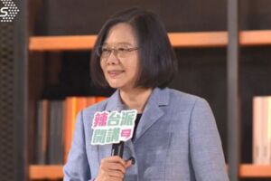 回嗆獨派大老 總統：穿裙子的成三軍統帥
