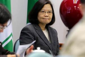 被貼暴力小英標籤也要堅守台灣？小英遭轟2字