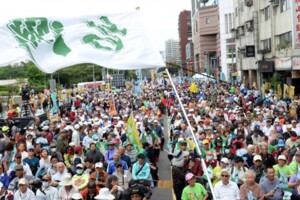 「反併吞大遊行」與警對峙1小時 蔡丁貴、王獻堂獲不起訴