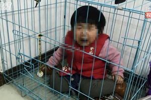 狠父將女繫繩關狗籠傳受虐照給前妻：為了氣她