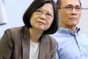 蔡英文腹背受敵 網友喊「他」出來報恩！