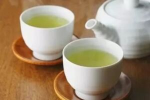 老人喝綠茶傷胃、紅茶養胃？闢謠：真正注意的，是別喝濃茶和涼茶