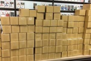 超商店員一張圖讓大家秒懂「網購取貨把他們累到多慘」，光是條碼就差點刷到往生了！