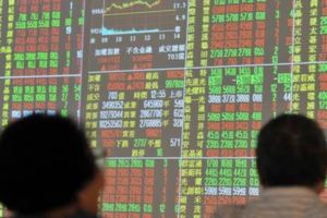 謝金河：國家經濟崩壞政客還在裝睡！