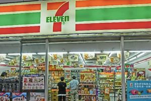 買東西拿後排比較新鮮？超商店員爆「真相」，太顛覆想像了…..！
