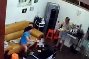 原本害怕爸爸被保姆欺負，裝了攝影機後卻看到這驚人的一幕！沒想到62歲的爸爸竟然還能....