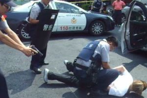 員警開3槍擊斃通緝犯，警察被判業務過失致死罪6月定讞….最高院：為何不射輪胎