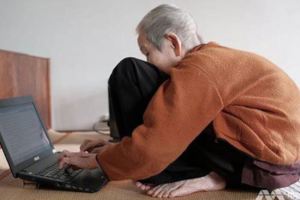 會上網的97歲越南阿嬤「人生最大的敵人是愚昧」