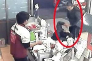 黑道大哥去7-11買東西，店員結了帳給他兩枚點數。大哥問：『這是幹嘛的？』店員回答後卻被大哥揍慘了……