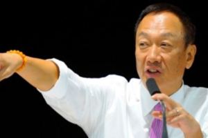 郭台銘被員工嗆「爆肝是我，首富是你」不公平，結果郭董冷靜地回了3句話就讓現場安靜了下來！