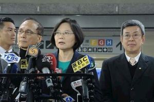 民進黨政府硬拗、再硬拗