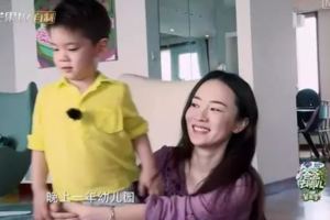 嗯哼都4歲了為什麼還不上幼兒園，霍思燕的回答讓人心酸酸！