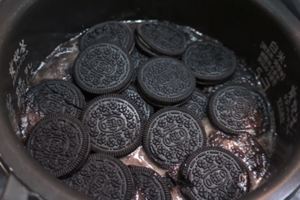 實測「OREO＋白飯」！　全部丟進電鍋煮40分鐘　日本網友吃一口都狂推