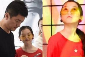 李嫣和李亞鵬北京看展，妝扮穿著太過成人化，怎麼看都不像12歲！