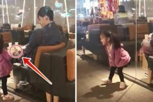 超大膽嫩妹當正宮面「狂撩帥哥」！小手指上演「觸電情節」，媽忍不住笑：「把人家女友擺哪？」