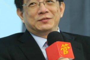 管中閔接任台大校長　動員2百警戒備
